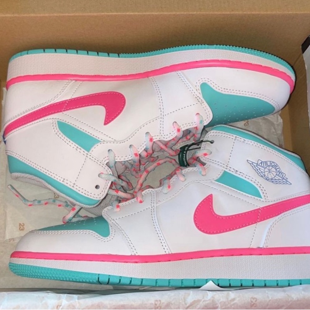 Selling these Nike Jordan’s. I bought them off StockX. Never been worn. Youth 7.